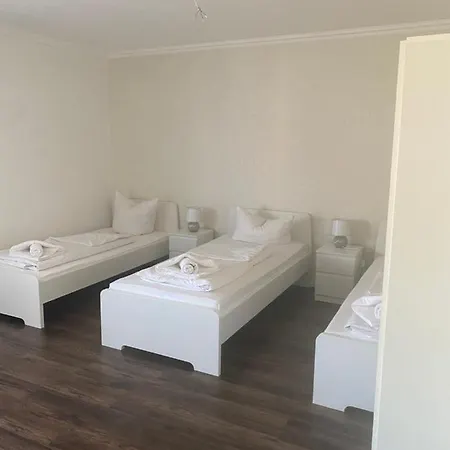 Apartment - Ferienwohnung Pestaloz In Der Nahe Hannover-messe